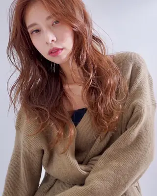 セミロング カラー ✨艶ブリーチカラー ✨四ノ宮裕己のヘアスタイル