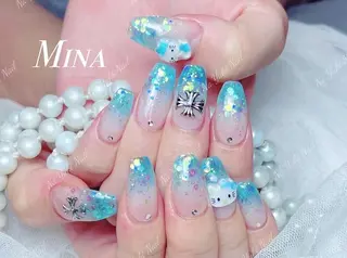 ネイル 🦋 Queenieのネイルデザイン