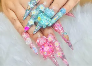 ロング ANH ゴテゴテネイルのネイルデザイン
