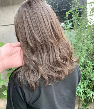 ミディアム カラー レイヤーカット 西村あきやのヘアスタイル