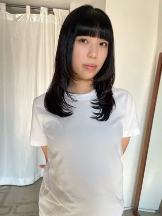 ミディアム 熊崎 葵のヘアスタイル
