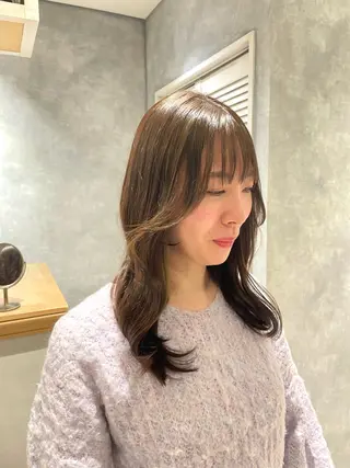 セミロング 透明感カラー 🩶🩵🩷AIRIのヘアスタイル