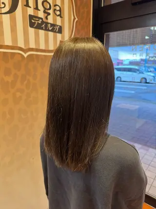 セミロング カラー ディルガ ワッセのヘアスタイル