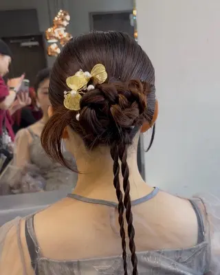 ヘアアレンジ 透明感/オリーブ ハイトーン×レイヤーのヘアスタイル