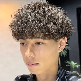 ショート カラー パーマ メンズ センターパート マスターかずまのヘアスタイル