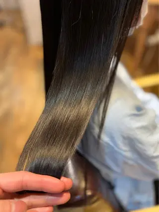 ロング カラー 黒岩 明日美のヘアスタイル