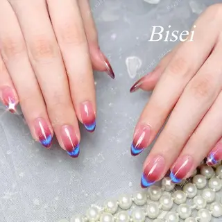 ネイル 🦋 Queenieのネイルデザイン