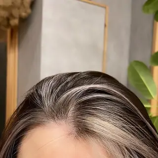 カラー 岡田 真綾のヘアスタイル