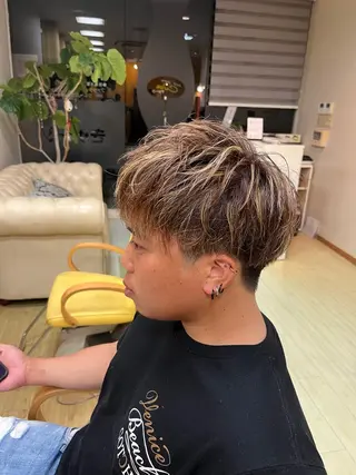 カラー 岡垣 幸汰のヘアスタイル
