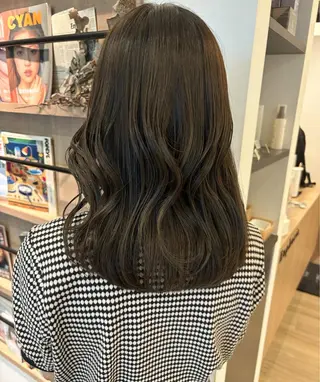 ミディアム モテ髪🫧赤み消し カラー表参道きょうこのヘアスタイル
