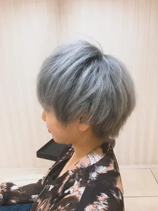 カラー ハイトーン/ブリーチ 山崎 悠次のヘアスタイル