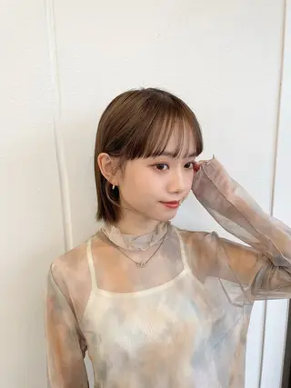 ショート 顔まわりレイヤー 透明感カラー🩵🩵のヘアスタイル