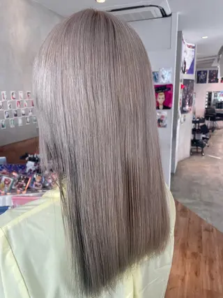 ミディアム カラー インナーカラー 推し ブリーチ 髪質改善のヘアスタイル