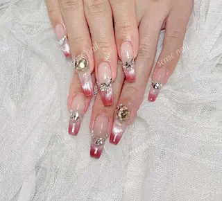 ネイル 🦋 Queenieのネイルデザイン