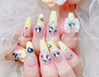 ネイル 🦋 Queenieのネイルデザイン