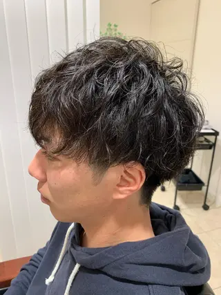パーマ メンズ 鵜飼 真伍のヘアスタイル