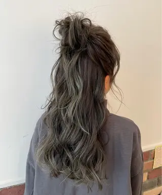 ロング ヘアアレンジ 透明感カラー 🩶🩵🩷AIRIのヘアスタイル