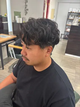 メンズ 透明感ブラウン｜ レイヤー｜小寺 葵のヘアスタイル