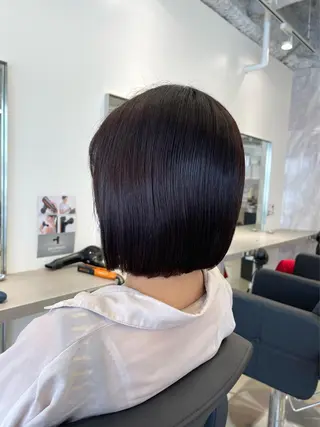 ショート 店長 MANAMI 艶カラー／骨格ボブのヘアスタイル
