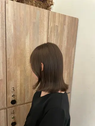 ミディアム カラー NAMI ／ BRICKのヘアスタイル