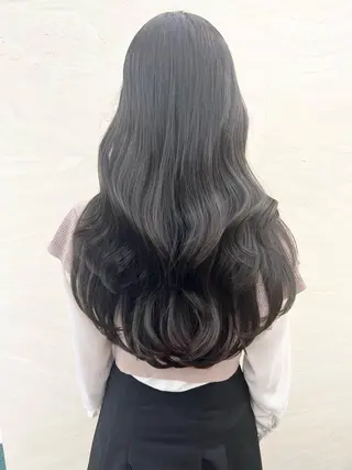 ロング カラー 🫧艶ダブルカラー ブリーチ🫧トモヤのヘアスタイル