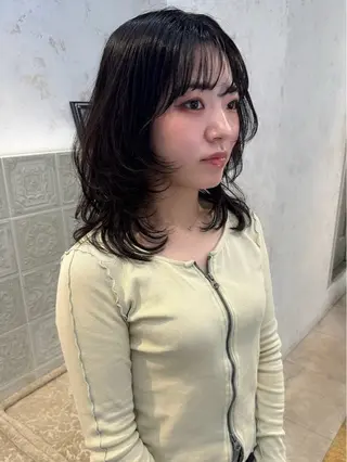 ミディアム 佐々木 花音のヘアスタイル