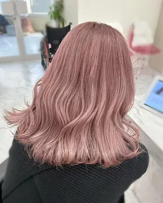セミロング 🌈ハイトーンカラー /艶カラー🌈たくやのヘアスタイル