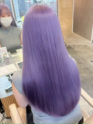 ロング カラー 失敗しないハイトーン ミルクティーベージュのヘアスタイル