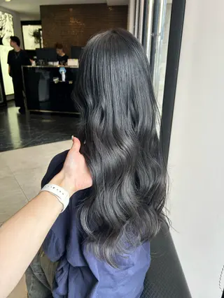 ロング カラー ishizuka toaのヘアスタイル