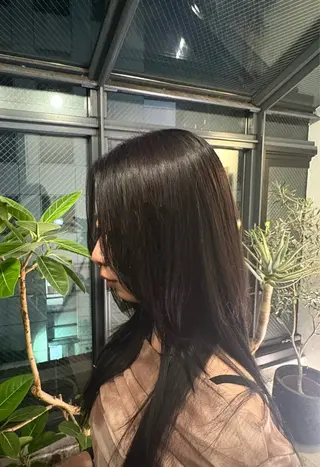 カラー miku /透け感トーンダウンのヘアスタイル