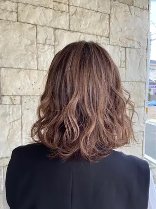 ミディアム 井上 真利のヘアスタイル