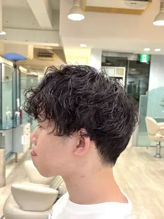 ショート パーマ メンズ 山下 楓香のヘアスタイル