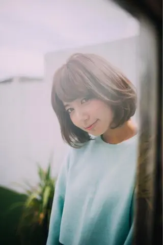 ミディアム 佐藤 香織のヘアスタイル