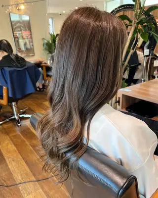 ロング カラー 大川 優佳のヘアスタイル