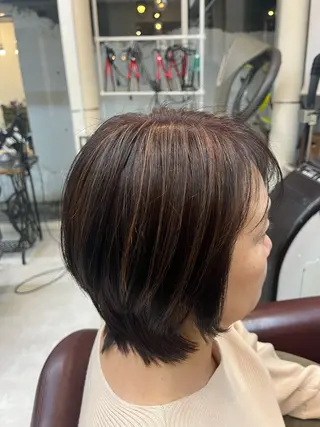 ショート カラー 岡部 夏生のヘアスタイル