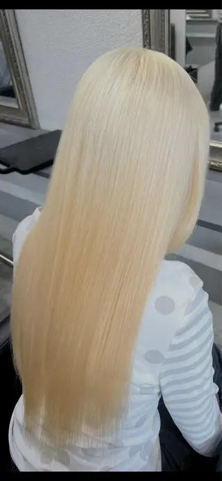 ロング ハイトーンカラー 坂本 翼のヘアスタイル