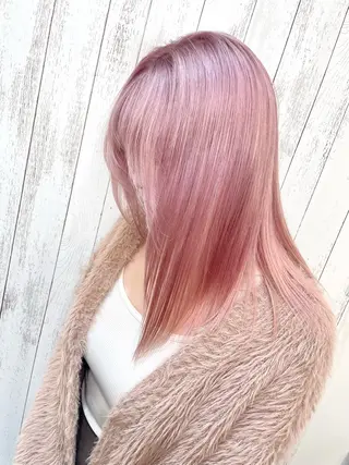 セミロング ブリーチ特化🎀ピ ンクカラー高橋さやかのヘアスタイル