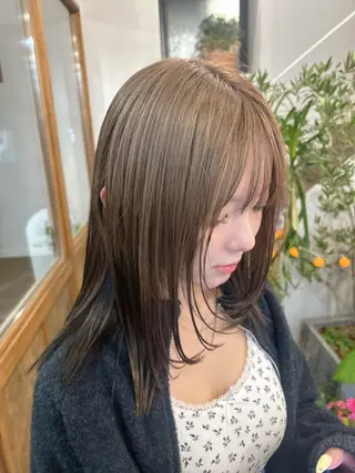 セミロング ササキ カノンのヘアスタイル