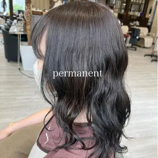ミディアム パーマ 佐藤 瑚碧のヘアスタイル