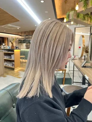 ミディアム カラー レイヤー✂︎ぷつボブ 艶カラー🤍noaのヘアスタイル