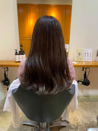 ロング カラー MIOベージュカラー 柔らかいカラーのヘアスタイル