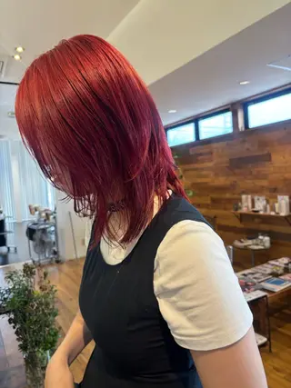 ミディアム 津田 里菜のヘアスタイル