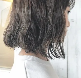 ミディアム カラー パーマ 谷口ゆめ/縮毛矯正/ 大人女子/眉ワックスのヘアスタイル