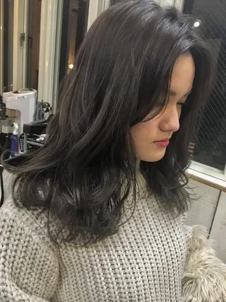 セミロング 鷺谷 玲奈のヘアスタイル
