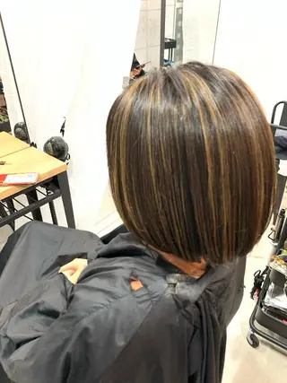 ショート カラー パーマ ヘアアレンジ メンズ キッズ ネイル マツエク・マツパ 切りっぱなしヘアボブ ミディアムヘアRYOのヘアスタイル