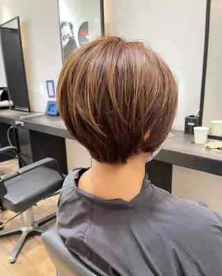 ショート カラー 秋葉 一郎のヘアスタイル