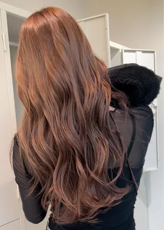 ロング カラー 艶ハイトーン🔆 ️️️安座間 希のヘアスタイル