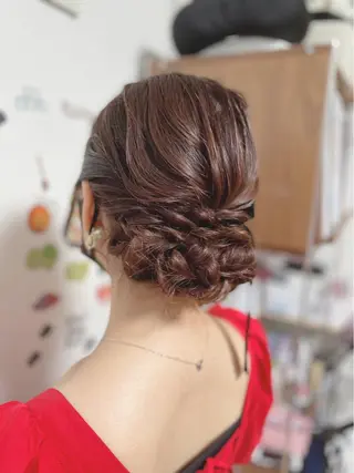 ヘアアレンジ イーチブライト EachBrightのヘアスタイル