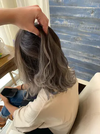 カラー 天野 利咲のヘアスタイル