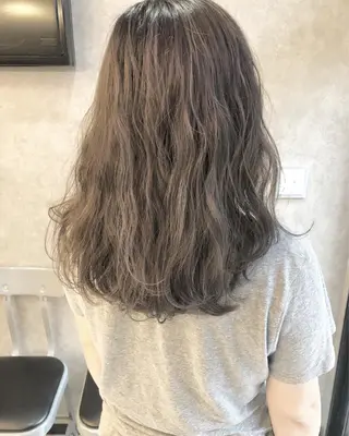 セミロング カラー 顔周りレイヤーカット ブリーチminamiのヘアスタイル